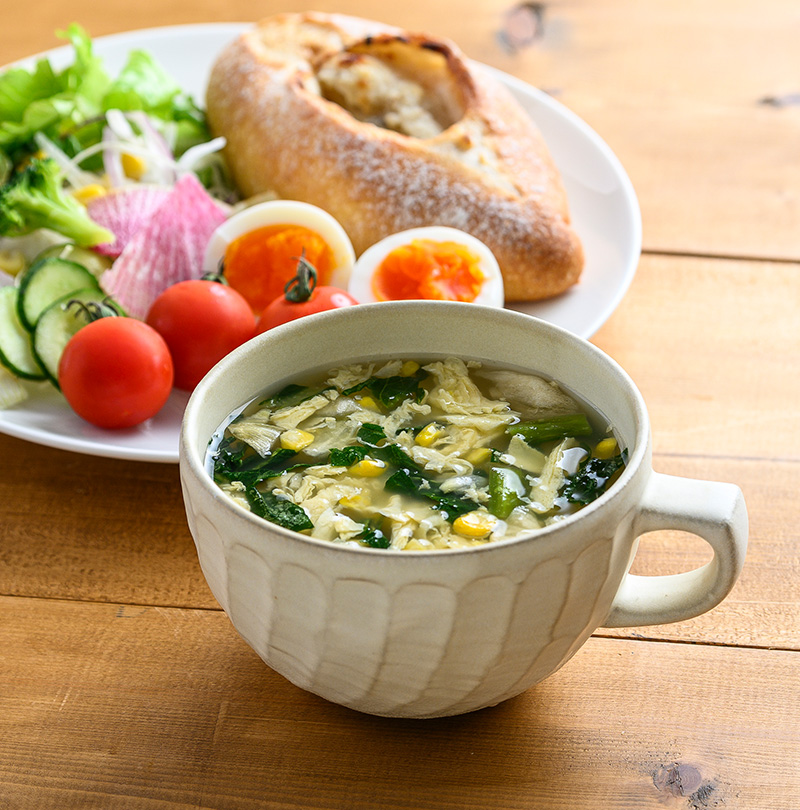国産野菜とたまごのスープ食シーン